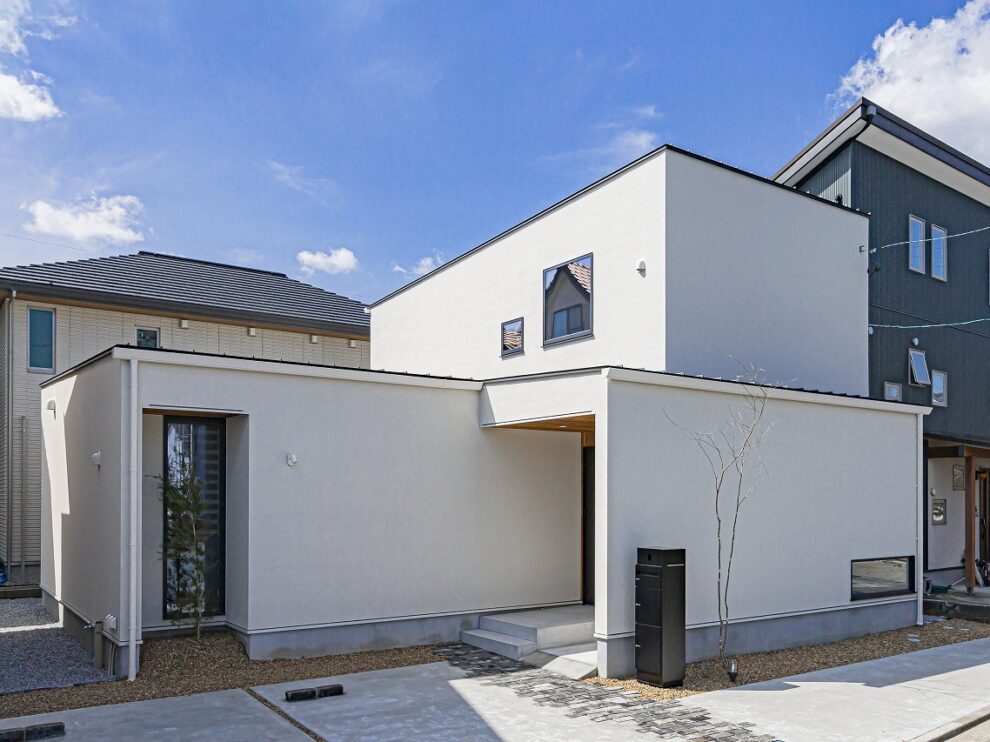 中庭が中心にある“ウチ”の中でも外を感じられる住まい
