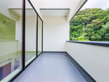 2F バルコニー