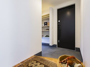 1F 玄関&土間収納