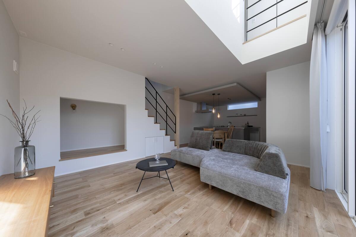 LDKの一角をゆるやかに仕切って作られたヌック。こぢんまりとした居心地の良い隠れ家のような空間。