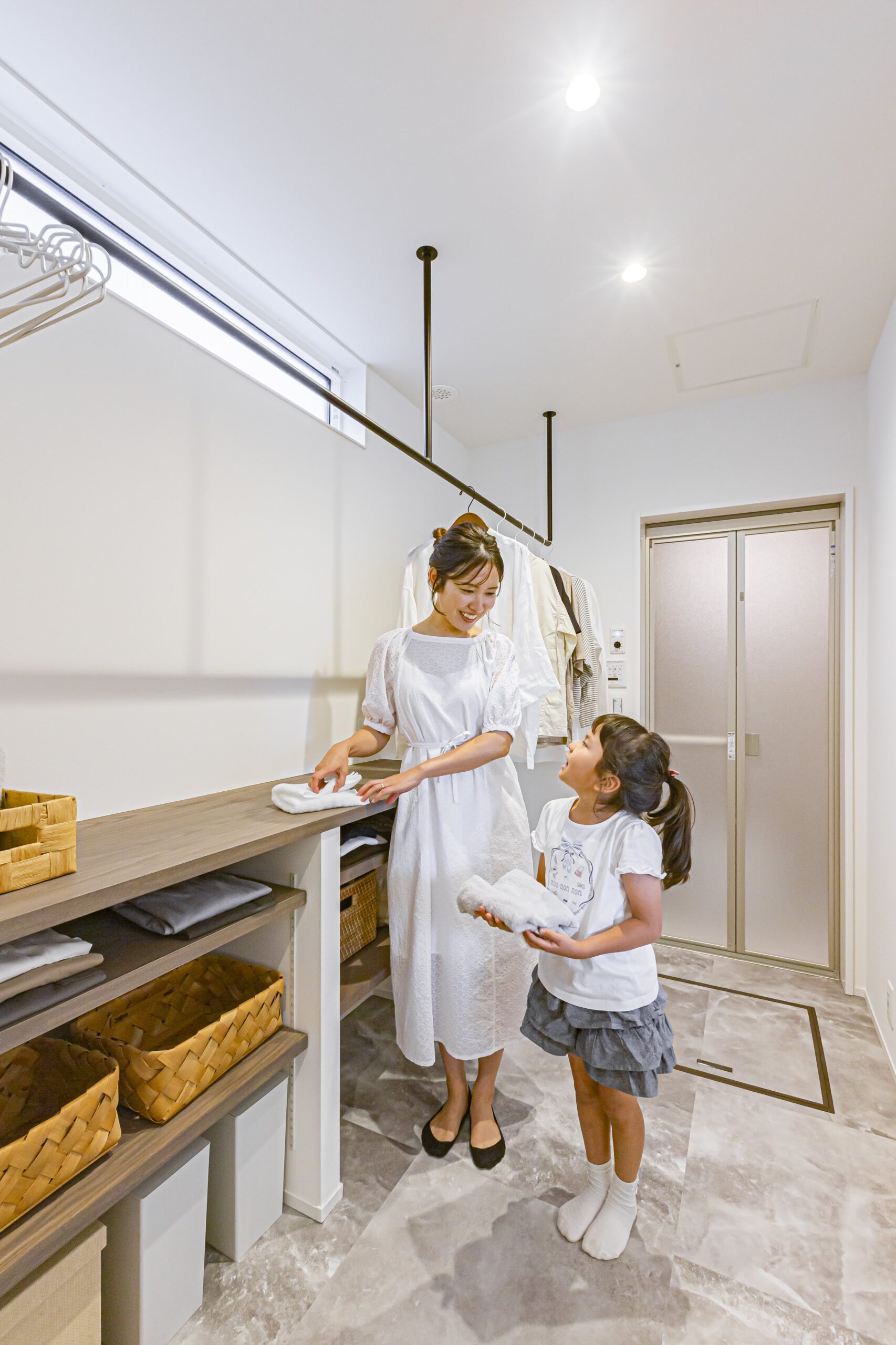 家事動線に配慮し、毎日の家事を楽しく快適にする洗練されたランドリールーム